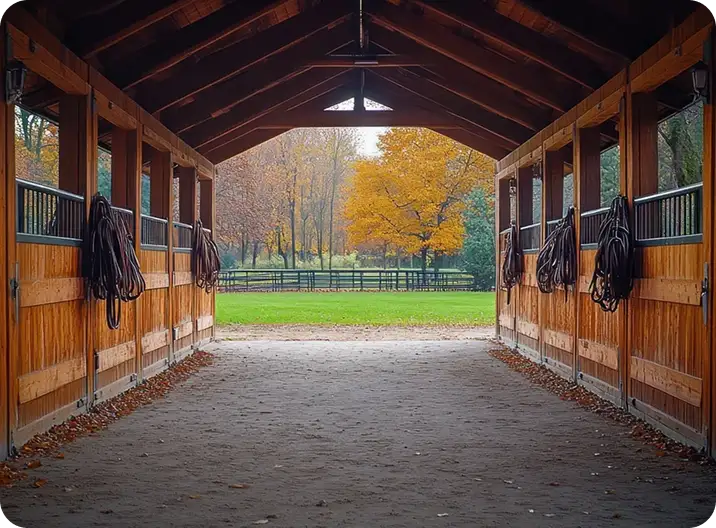 Деревянная конюшня